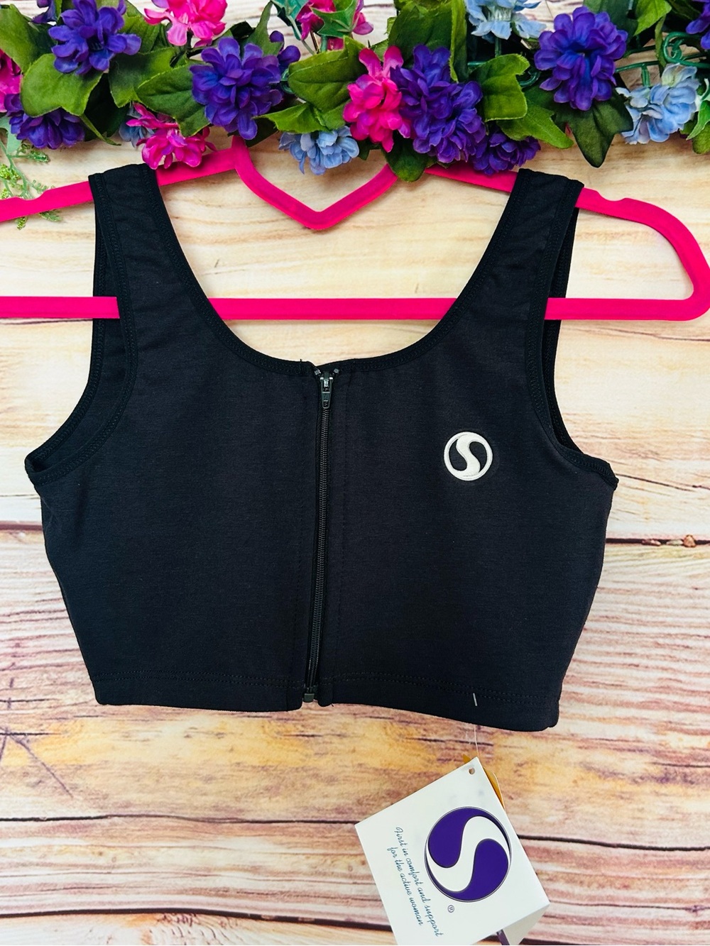 Sporteze Women’s Black Logo Scoop Neck Front Zip Sports Bra Size M NWT